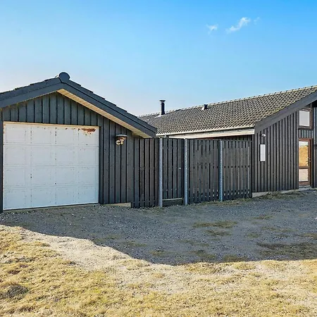 8 Person In * Hjørring