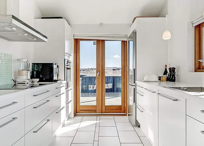 8 Person In * Hjørring