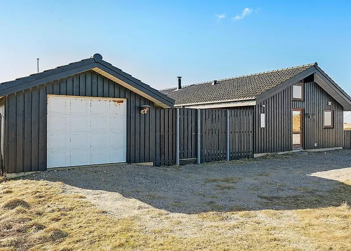 8 Person In * Hjørring